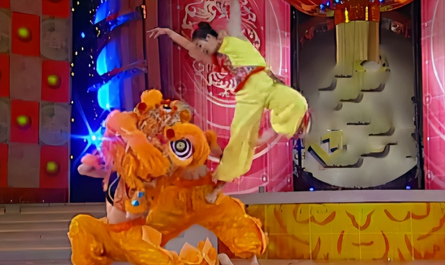 离开赵本山17年后，41岁的"王小蒙"王亚彬，如今的下场怪不了别人