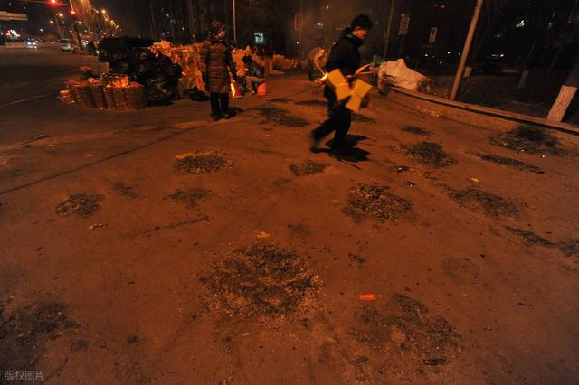 “寒衣不上坟	，上坟辱先人”，寒衣节需要上坟吗？什么人不要去？