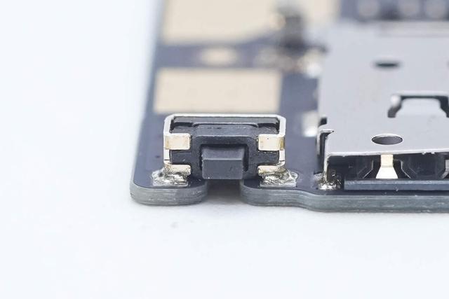 高达1999元售价是怎样的用料做过水准？中兴U60 Pro 5G随身WiFi拆解