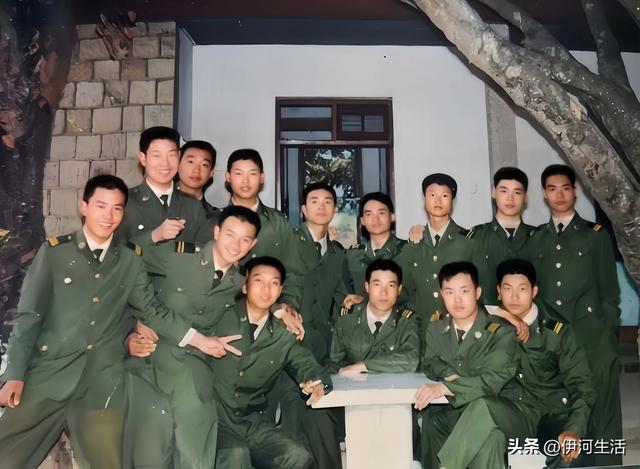 07年回老部队，当团长的战友热情招待我们吃住，没想到当众教训我