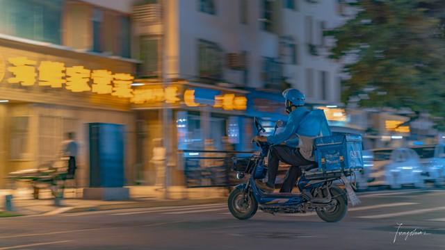 外卖超时了你会给差评吗？一场关于理解与宽容的讨论