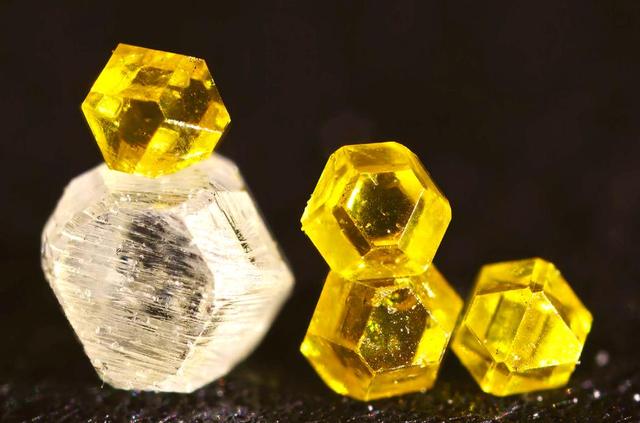 中国还有底牌？比稀土更狠的中国底牌，卡住美科技命门！