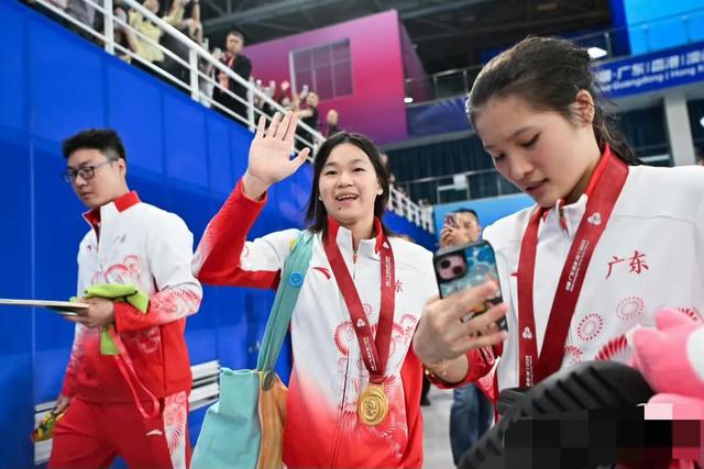 陈若琳没想到,预选赛207B全红婵跳出惊人一跳,全场沸腾