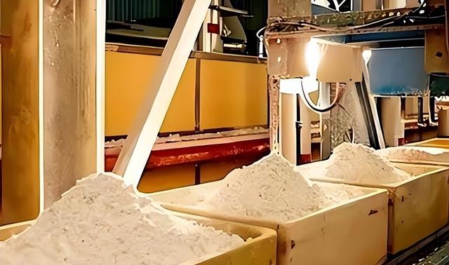 日财长大闹会场	，特朗普公布脱钩倒计时，中方用8字回应高市早苗