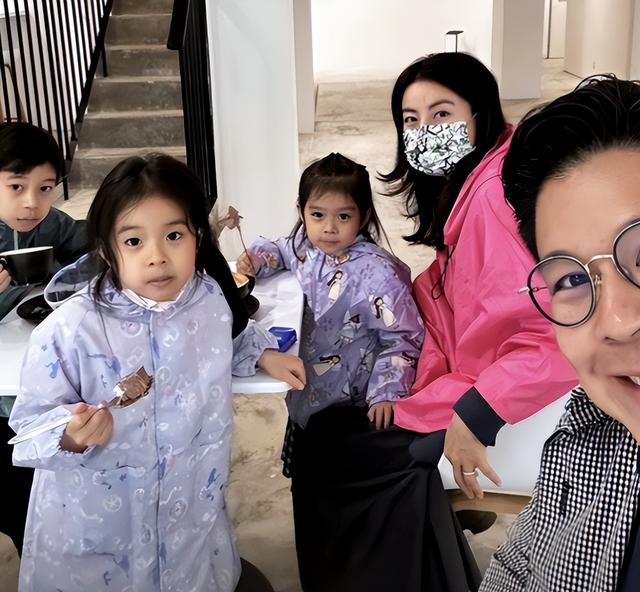 不装了！结婚10年后，章泽天彻底跟刘强东翻脸，郭晶晶当初没说错