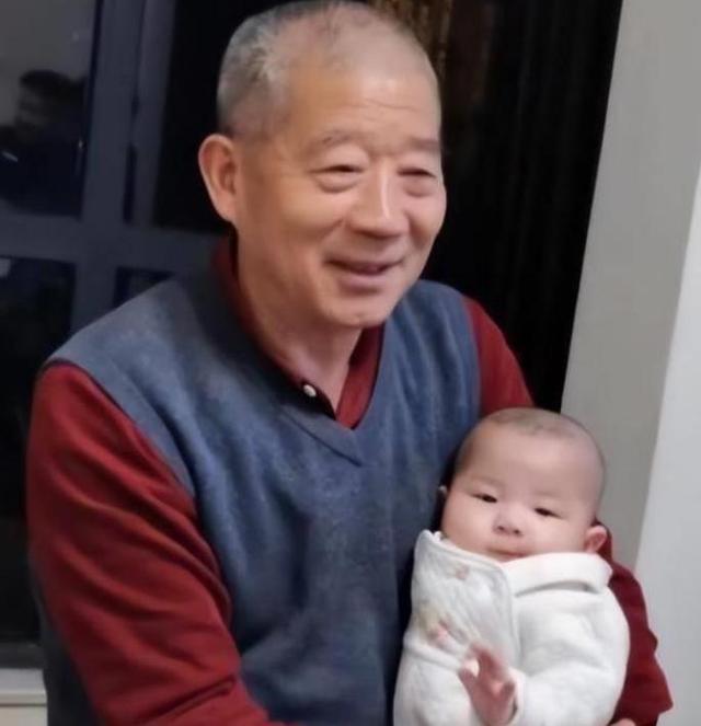 小天赐	，终为父母当年的“冲动”买了单，年仅6岁活得不像个小孩
