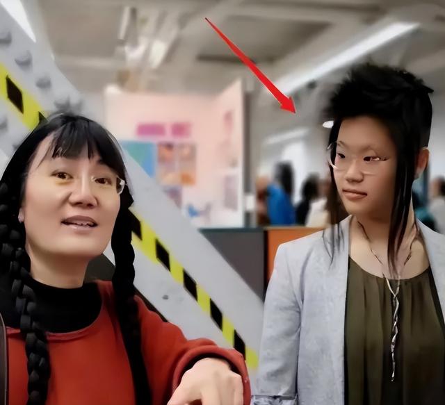 毕福剑没想到，如今硕士毕业的女儿，竟和前妻过上高攀不起的生活