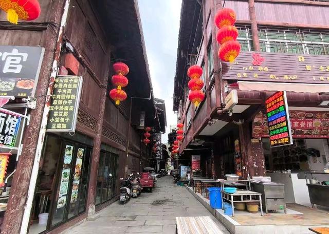 游览汉中市的青木川古镇