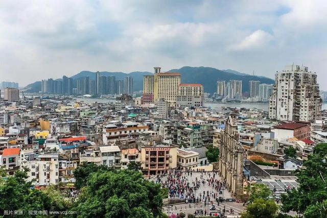 大三巴牌坊没说话,18年了,澳门怎么把老城区过成“活遗产”?