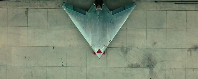 歼16不用冒险投弹！中国隐身“玄龙”战机，首次与歼20编队亮相