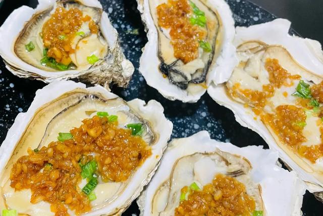 我有一个同事	，白天上白班，晚上上黑班