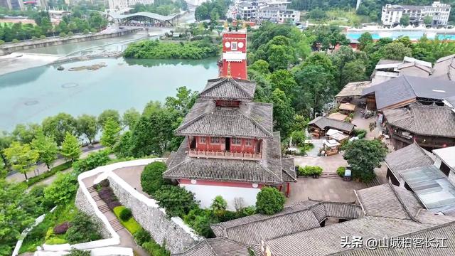 四川深藏大山“反差感”十足的镇，不仅场镇面积大，还有公办大学