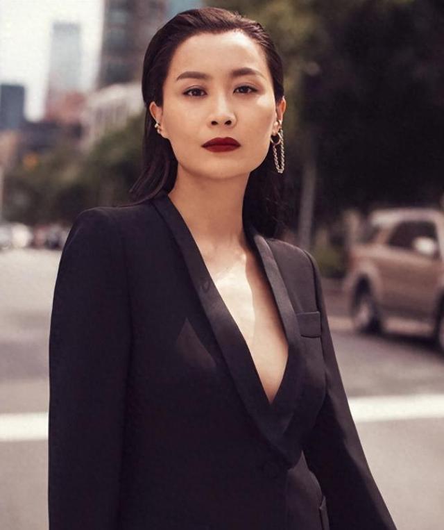因生不出孩子被踢出豪门，二婚后却儿女双全，陈法拉终于扬眉吐气