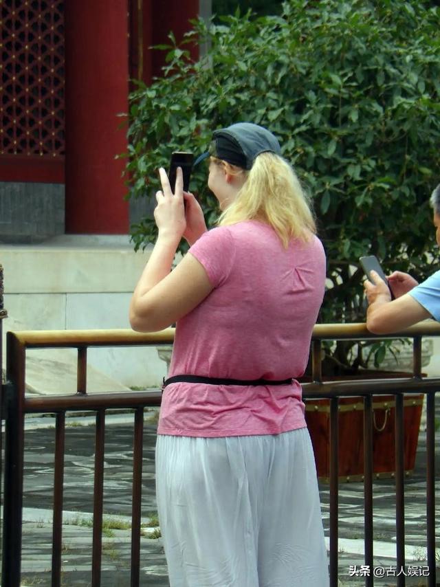 印度旅游团来上海旅游，落地的瞬间，一个个眉头紧锁却又目瞪口呆