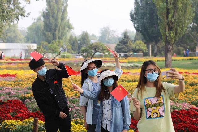 1亿年轻人集体“撤退”！旅游业火爆如常，为何景区却冷清成空城