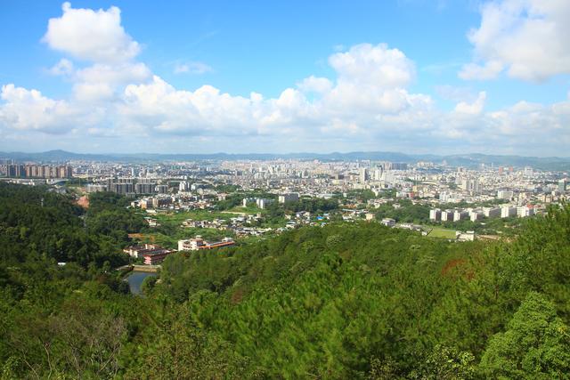 梅城西郊发现俯瞰梅城的最佳景点，一眼可见皇家名典金沙湾千佛塔