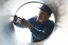 火药雕刻师有多危险？手动雕刻火箭燃料，美国为什么不需要？图片