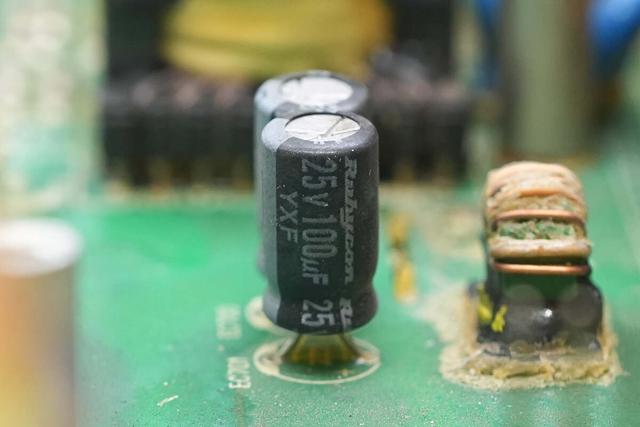 重达18斤的大块头，内部全是灰，麦格米特15kW充电模块拆解