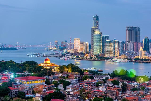 都说厦门比杭州还好，两地都去过，实话实说厦门很多地方不如杭州