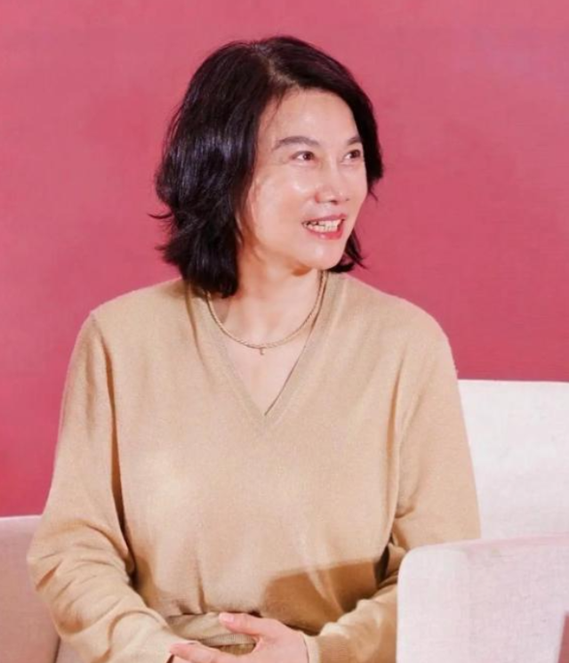 高管内外勾结骗钱风波才完，董明珠又被推上风口浪尖，格力不忍了