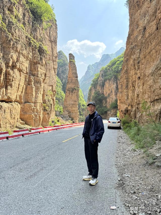 去蔚县自驾游的路上，免费欣赏空中草原和深山峡谷