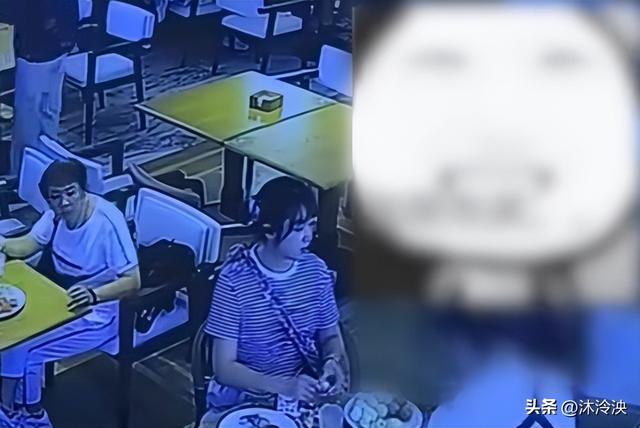 酒店捏蛋女“社会性死亡”：正脸曝光身份被扒，连孩子都跟着丢人