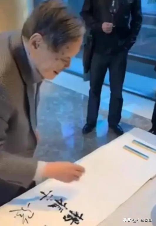 杨振宁103岁生日现场照曝光！喊翁帆达令，两人共同题字好恩爱