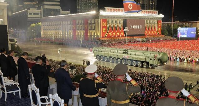 直接打击美国本土！朝鲜深夜阅兵亮最强底牌，美日韩集体难眠