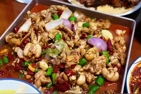 牛蛙有多“害”人？现在它身上最严重的问题，已经不是寄生虫了！图片