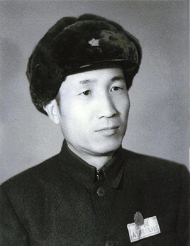 八宝山公墓中，受祭拜最多的是谁？81号墓安葬着谁？无名墓碑是谁