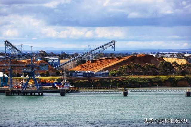 美元霸权被捅破！人民币拿下铁矿石定价权，美国急得跳脚