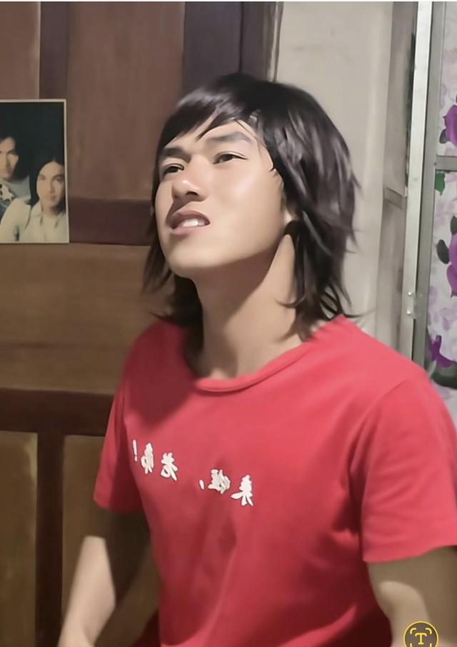 云南男子酷似言承旭，网友：若不是驼背，他可以靠脸吃饭的