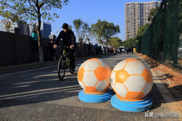 换个角度看永州体育场，这里已成为体育中心，文化中心和欢乐中心