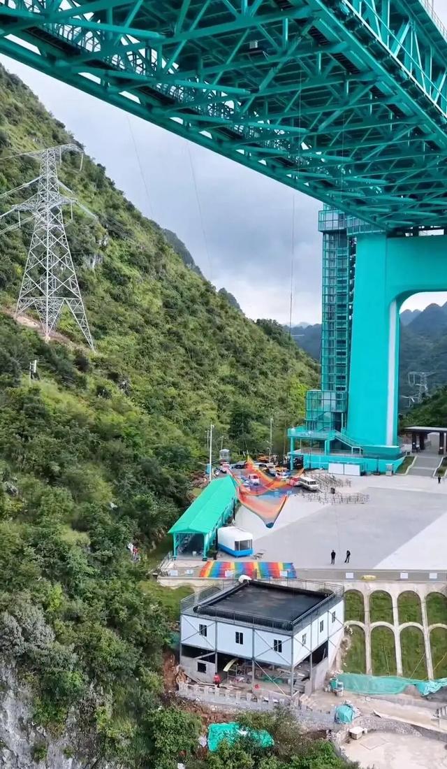 贵州无绳蹦极被“永久关停”？景区工作人员：不实言论，还待安全评估