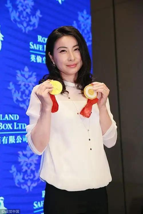 霍震霆没想到,44岁儿媳郭晶晶再次官宣喜讯,让整个阔太圈沉默了