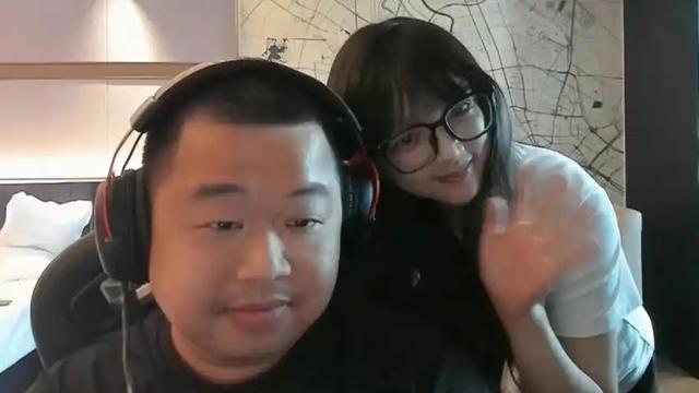 又一个祸从口出，自曝年收入过亿！千万网红“蓝战非”全平台被禁