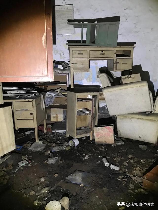 探索上海废弃医院：冰冷走廊回荡诡异声响