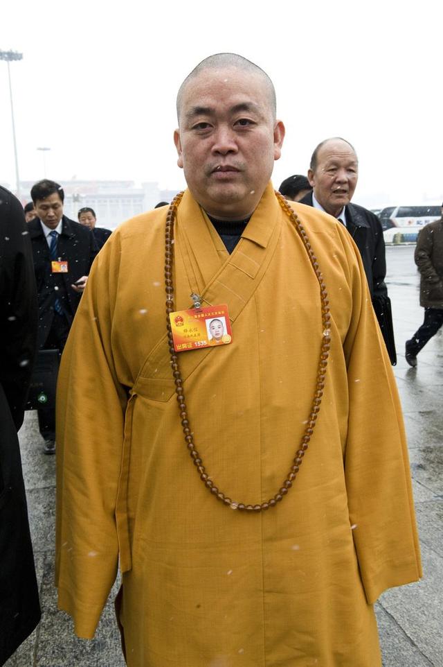 少林寺方丈释永信被查！转移股份至情人名下，4.5亿合同被爆出
