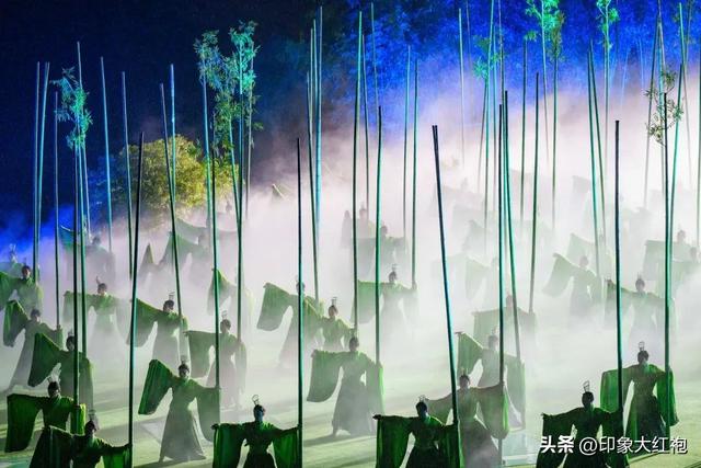火力全开！印象大红袍上演一夜四场，雨打不散的热爱！
