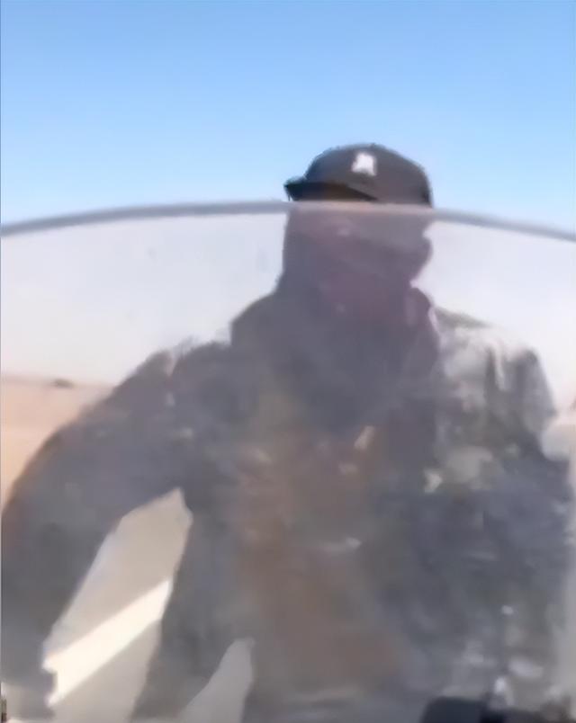 青海游客骑行被暴打后续，牧民凶神恶煞，拦路辱骂扇脸，原因曝光