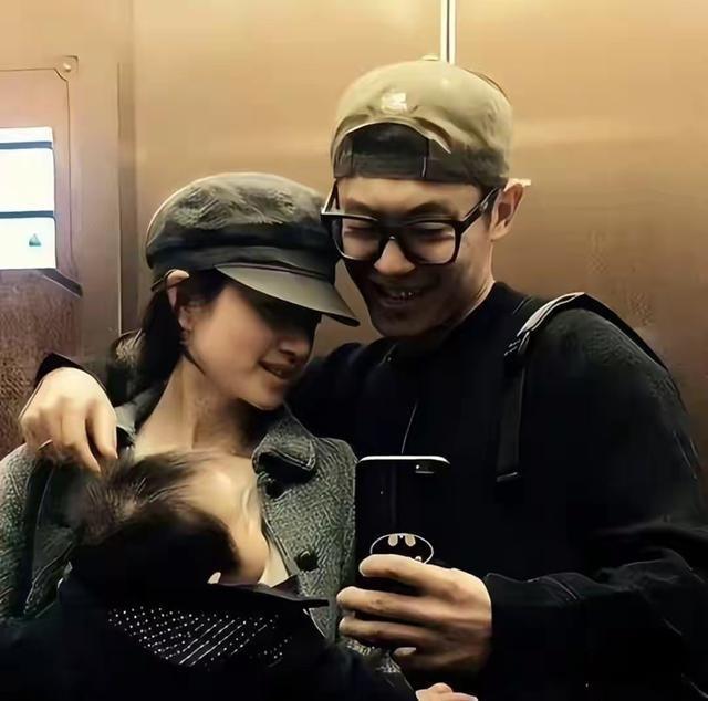 42岁沈佳妮健身照，腰臀比封神，终于懂朱亚文为啥说生理性喜欢