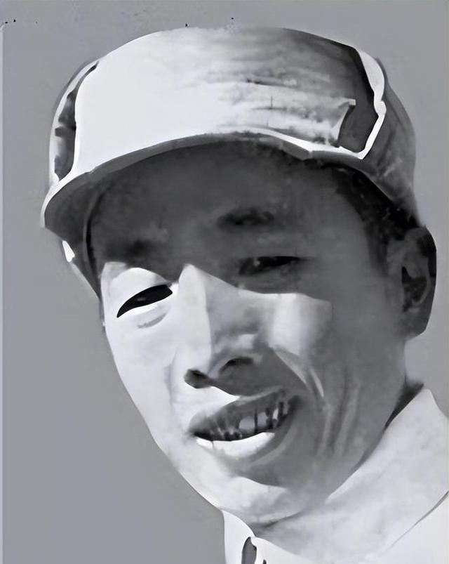 他是黄埔四期第一名，建国后婉拒上将军衔，毛主席：他不亚于我