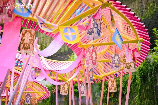 图集｜5大绝美机位+光影派对！深圳"浮光竹庭"限时开启，15min穿越东南亚