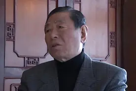 先后两次更改国籍，最终沦为"黑户"，连母亲最后一面都没有见上图片