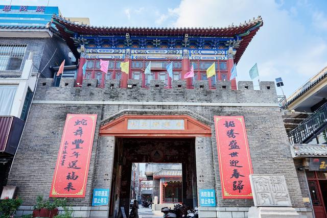 泰安老县衙大院，历史悠久，文化深厚，迄今是泰安重要的地标建筑