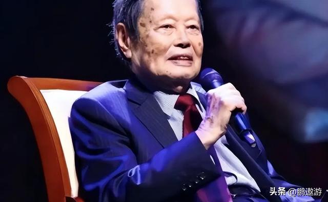 杨振宁因病逝世！刚过完103岁生日，最后一次亮相是为妻子庆生
