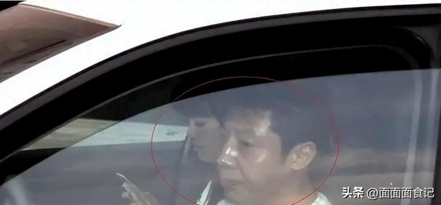 和撒贝宁同居四年，转身和富豪在一起，没想到如今却沦落至此