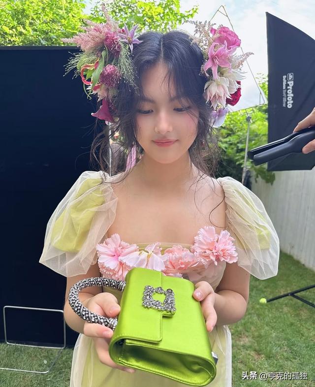 李湘全网被禁关，经常炫富生活奢靡	，常年定居英国，前夫已经被抓