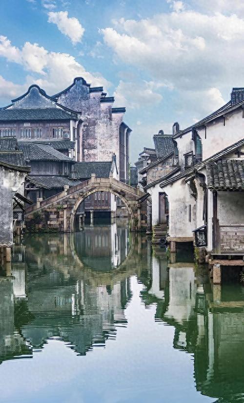 AI旅游陷阱曝光：旅游“受害者”怒骂三天，真相曝光后全网吵疯了