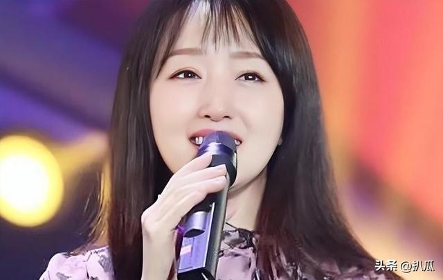 善恶终有报，54岁不婚不育的杨钰莹，原来早已经上了另一条道路